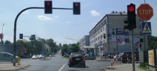 SANOK: Wjeżdżają na skrzyżowanie na czerwonym świetle! Nagminnie (ZDJĘCIA)