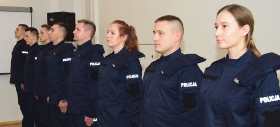 17 nowych policjantów rozpoczęło służbę. Dziś złożyli ślubowanie (FOTO)
