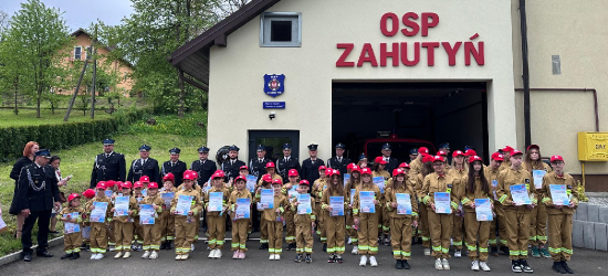 Ślubowanie Dziecięcej i Młodzieżowej Drużyny Pożarniczej w Zahutyniu (ZDJĘCIA)