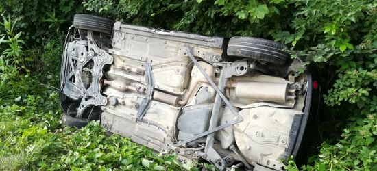Kierowca zasłabł. Zderzenie osobówek. Jedna osoba w szpitalu (VIDEO, ZDJĘCIA)