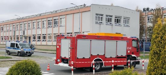 Prawie 1000 studentów ewakuowanych z Politechniki Rzeszowskiej! Wyciek gazu (FOTO)