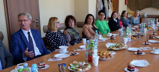 Uroczyste spotkanie z dyrektorami, nauczycielami i pracownikami oświaty (ZDJĘCIA)