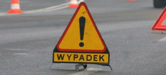 ZAHUTYŃ. Poważny wypadek. Pieszy w ciężkim stanie. Droga zablokowana