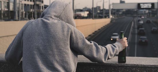 REGION: Kontrola, narkotyki, znieważenie policjanta. Zatrzymani młodzi ludzie