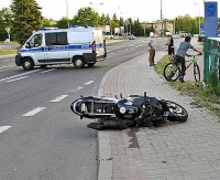 Wywrotka motocyklisty w Szczawnem
