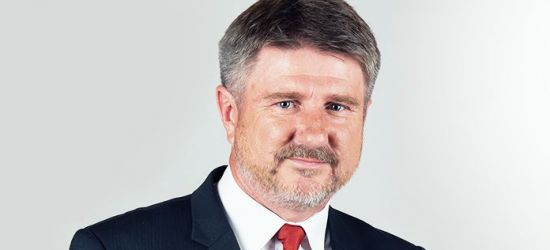 Bogdan Rzońca składa sprawozdanie. Posłowie PE w większości „za”