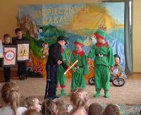 Przedszkolaki bezpiecznie rozpoczęły wakacje. Był teatr i spotkanie z policjantami (ZDJĘCIA)