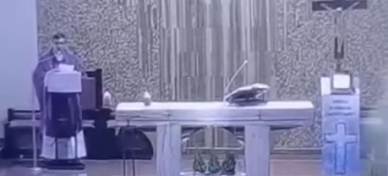 Ksiądz mówi, co chce jeść podczas kolędy (VIDEO)