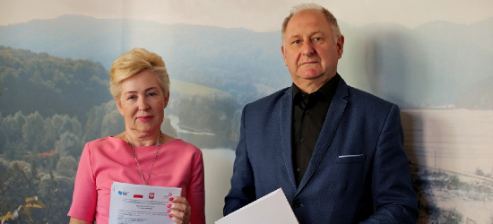 GMINA SANOK: Podpisano umowę na remont dróg w Bykowcach