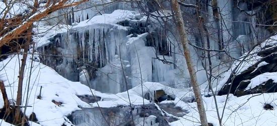 BIESZCZADY: Lodowe cudeńka przez zimę uczynione. Imponujące prawda? (VIDEO)