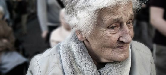 Opiekunka ukradła staruszkom 12 tys. zł