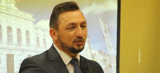 FELIETON. Festiwal obietnic burmistrza w Zabłotcach. Realny plan czy gruszki na wierzbie? (VIDEO)