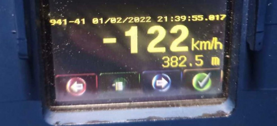 W obszarze zabudowanym pędził z prędkością 122 km/h!