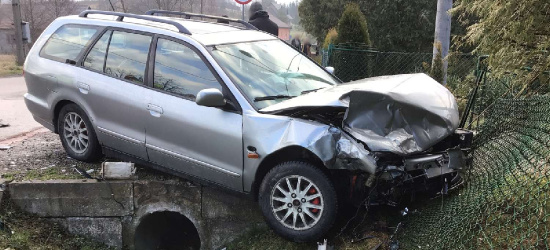 SROGÓW GÓRNY. Wypadek. 23-latka w szpitalu (ZDJĘCIA)