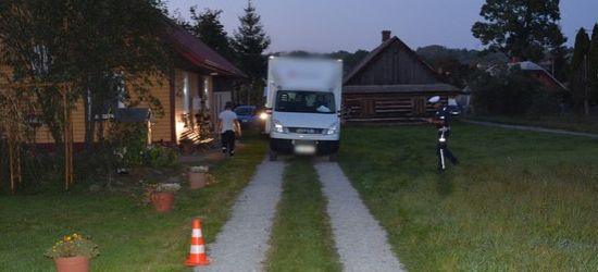 Cofając dostawczakiem śmiertelnie potrącił kobietę (ZDJĘCIE)