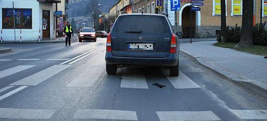 BIESZCZADY: Trzynastolatki potrącone na przejściu dla pieszych