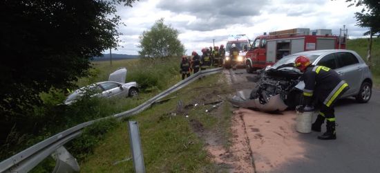 BIESZCZADY: Groźny wypadek. Jedna z osobówek wypadła przez bariery (FOTO)