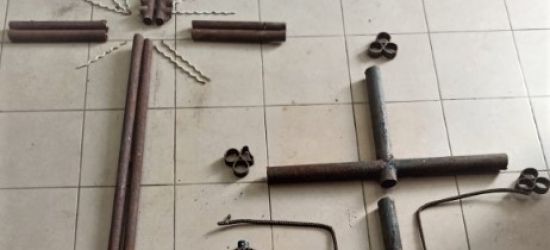 REGION: Kradł metalowe krzyże z cmentarza (FOTO)