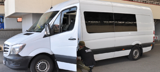 PODKARPACIE: Na Przejściu Granicznym odzyskano części ze skradzionych aut