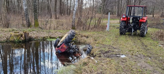 Nie żyje mężczyzna przygnieciony przez ciągnik (ZDJĘCIE)