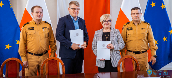 Ponad 800 tys. zł dla Powiatu Sanockiego na wsparcie straży pożarnej [ZDJĘCIA]