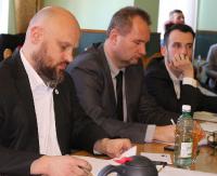 „Reforma oświaty w Sanoku musi budzić emocje”. Radni z Błoni niezadowoleni, że w gimnazjum nie będzie szkoły (FILM)