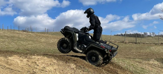 Wspólne ćwiczenia policjantów i strażników. Jazda na quadach (ZDJĘCIA)