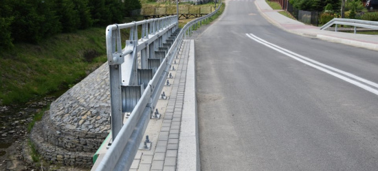 Przebudowa drogi w Nadolanach. Prace postępują (ZDJĘCIA)