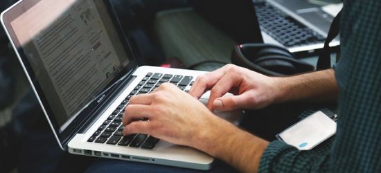 22-latek usłyszał zarzuty za oszustwa internetowe