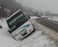Wypadek autobusu szkolnego (ZDJĘCIA)