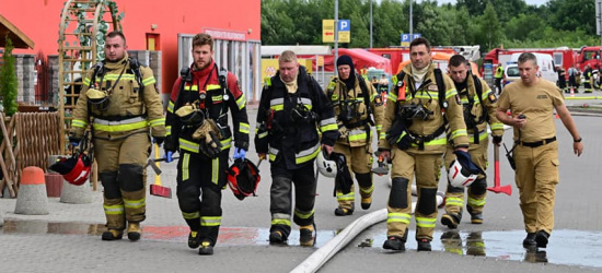 Pożar marketu w Krośnie. Najnowsze informacje (ZDJĘCIA)