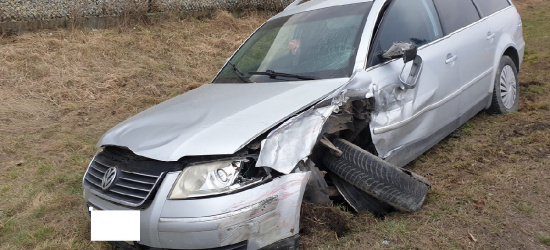 Czołówka dwóch samochodów. Dzieci na szczęście bezpieczne (FOTO)