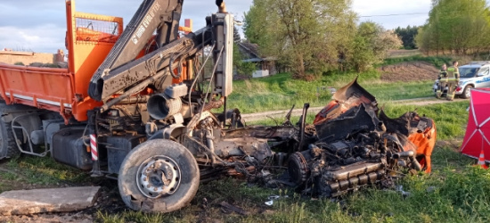 PODKARPACIE. Śmierć 37-letniego kierowcy. Ciężarówka zmiażdżona przez pociąg (ZDJĘCIA, NOWE INFORMACJE)