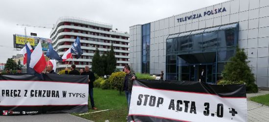 Pikieta pod siedzibą TVP Rzeszów. „Precz z cenzurą w TVPiS”  (FILM, ZDJĘCIA)