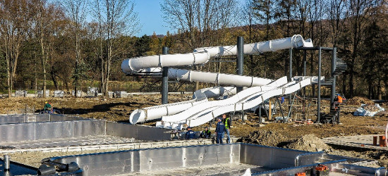 SANOK: Kto czeka na baseny zewnętrzne? Zjeżdżalnie już są (FOTO)