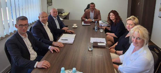 POWIAT LESKI. Pomoc finansowa dla leskiego szpitala? „Kluczowe spotkanie” (FOTO)