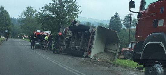 UWAGA! Przewróciła się ciężarówka. Ruch wahadłowy (FOTO)