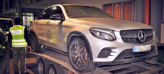 Izraelczyk chciał wwieźć do Polski kradzionego, luksusowego mercedesa (FOTO)