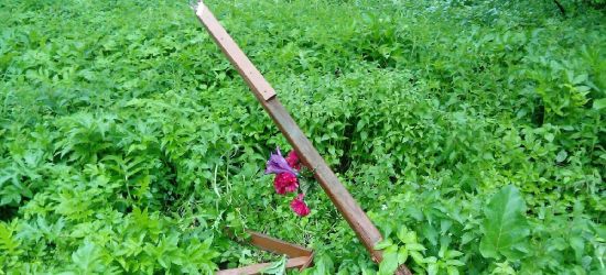 POWIAT SANOCKI: Zdewastowano drewniany krzyż (ZDJĘCIA)