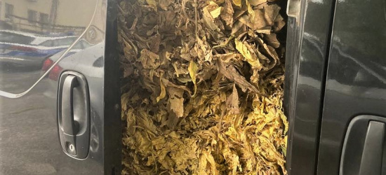 REGION: Tytoń „wysypywał się” z pojazdu (FOTO)