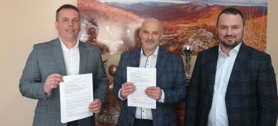 Powiat bieszczadzki dopiął swego i podpisał umowę z PKS Jarosław (ZDJĘCIA)