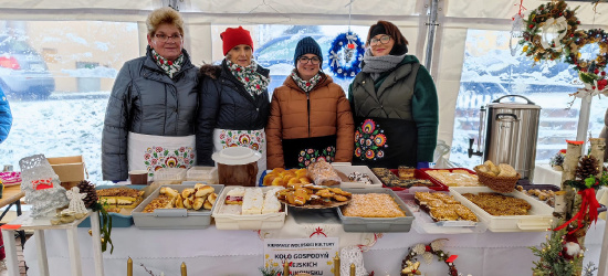 Świąteczny klimat w Bukowsku. Duże zainteresowanie Jarmarkiem (ZDJĘCIA)