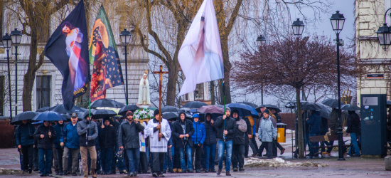 SANOK: Siła modlitwy. Dziś Męski Różaniec