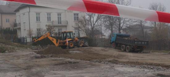 SANOK: Koniec z dzikim parkingiem przy „Torsanie” (ZDJĘCIA)