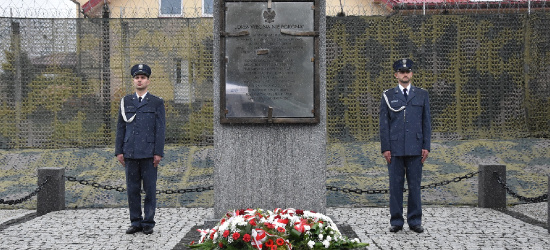 Odsłonięto obelisk upamiętniający internowanych w 1982 r. (ZDJĘCIA)