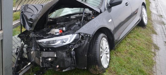 PODKARPACIE: VW wymusił pierwszeństwo. Opel wjechał w latarnię (FOTO)