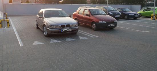 Samochód dachował. Nie żyje kierowca bmw