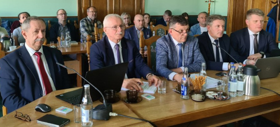 Zarząd Powiatu Sanockiego z absolutorium oraz wotum zaufania
