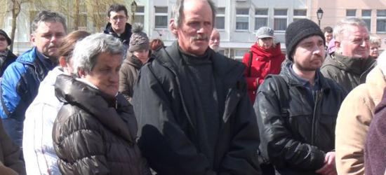 „Pyszna grochówka i żurek, dziękujemy burmistrzu”. Wielkanocne śniadanie dla potrzebujących (FILM)