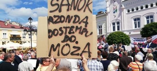 SANOK: Dwie demonstracje na Rynku. Było gorąco! (ZDJĘCIA)